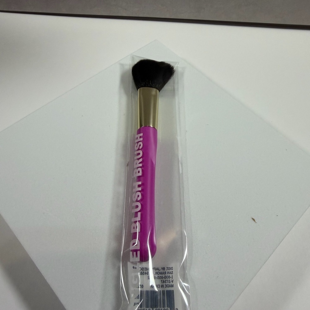 🩷5/$10🩷 Pink and Gold Blush Brush